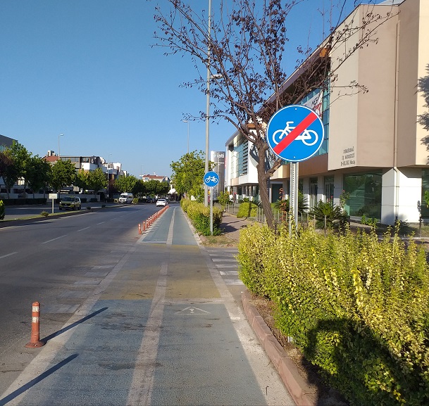 Antalya’nın ‘Diktim oldu’ levhaları!..