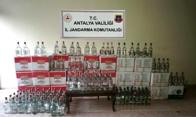 Otel deposundaki sahte içkiye jandarma baskını
