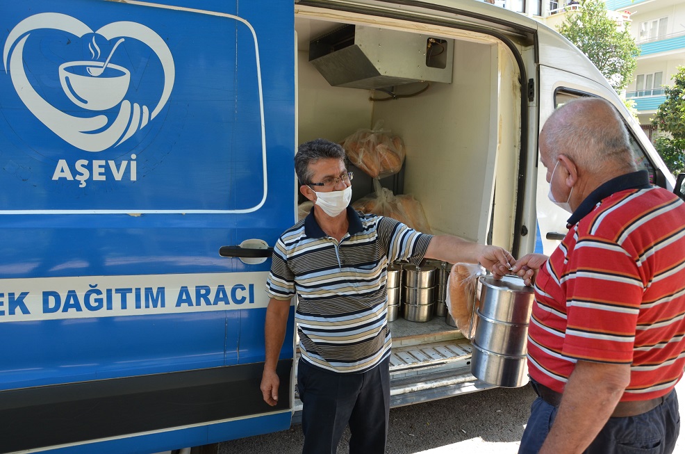 İhtiyaç sahibine günlük iki öğün sıcak yemek