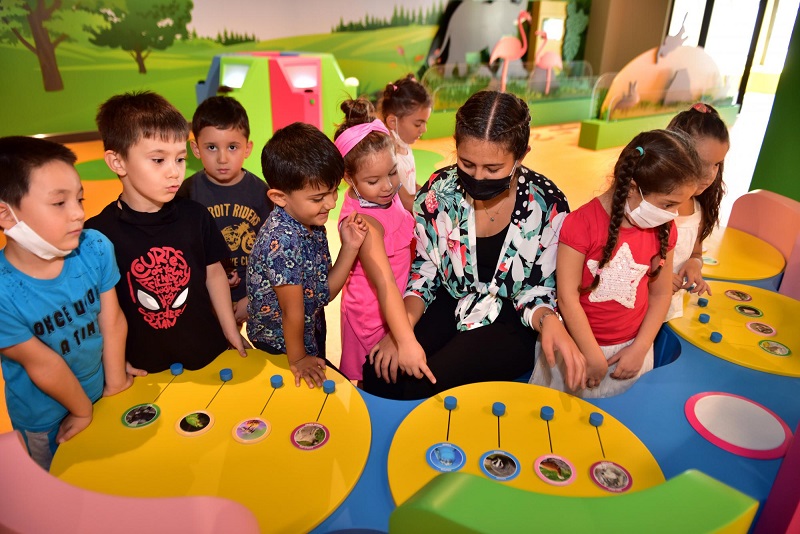 Antalya Bilim Merkezi’ni kreş öğrencileri test etti