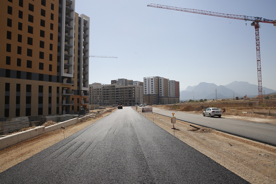 Kepez Sanral’de E Parsel yolları asfaltlanıyor
