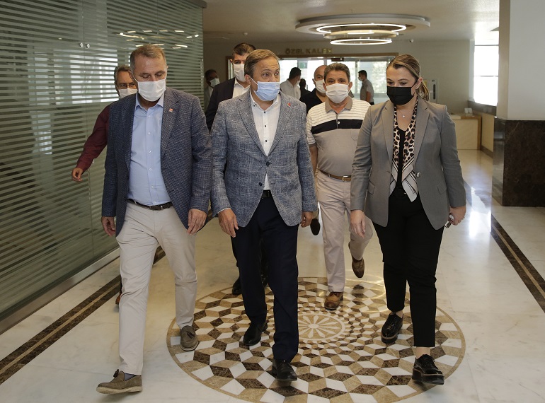 ‘Başkan Böcek her geçen gün daha iyiye gidiyor’