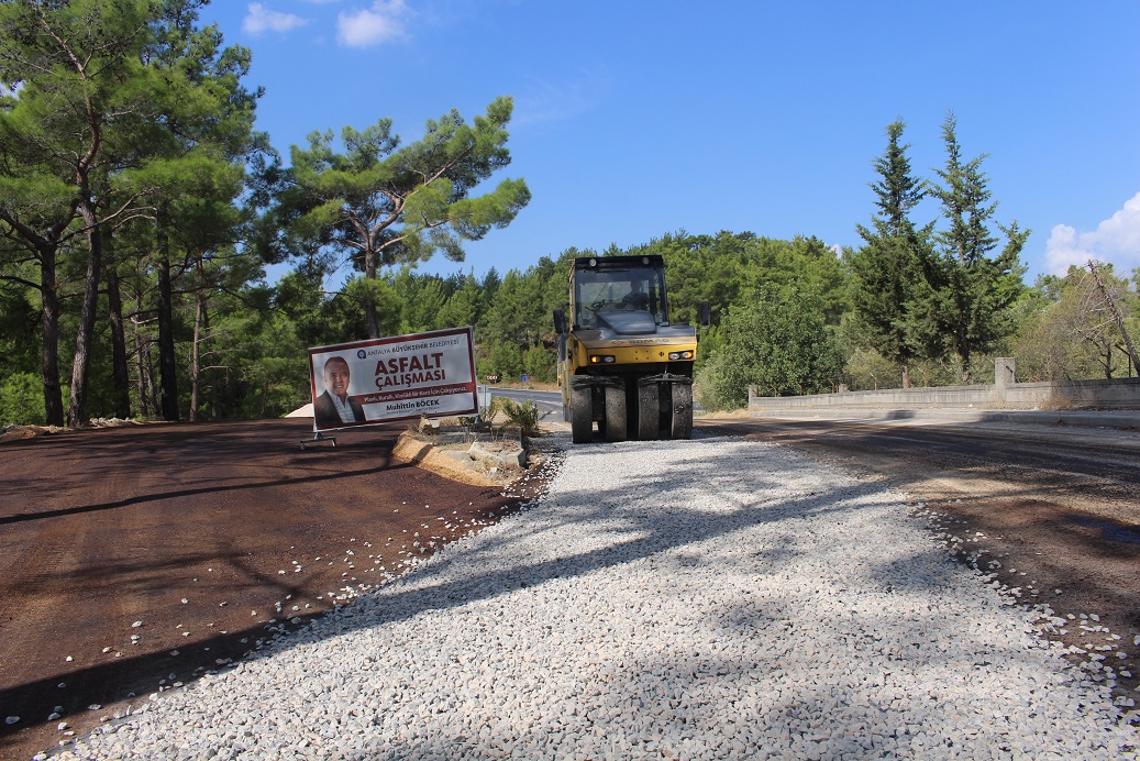 Manavgat Gençler Mahallesi’ne asfalt
