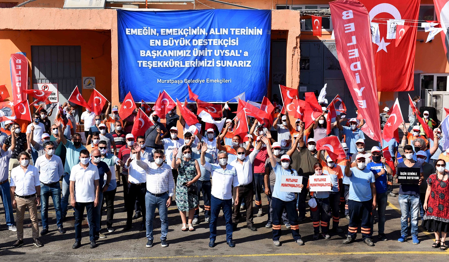 Muratpaşa’da işçinin yüzü güldü