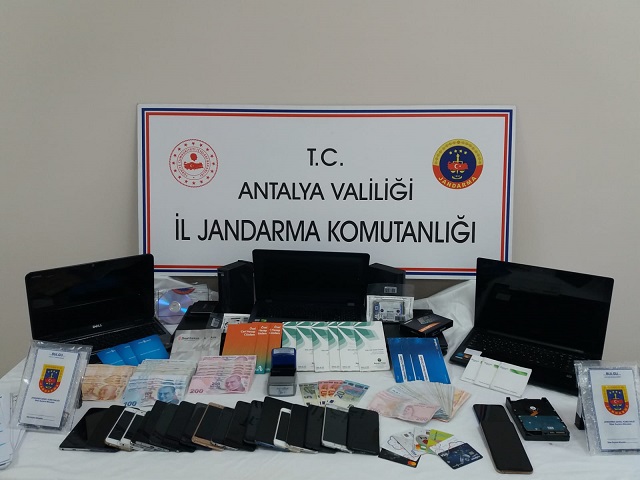 Antalya Kemer jandarması’ndan Dolandırıcılık Şebekelerine Operasyon
