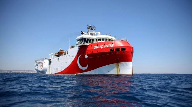 Oruç Reis Antalya açıklarına demirledi