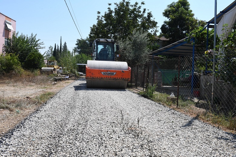 Karatepe Mahallesi’nde cadde ve sokaklara asfalt