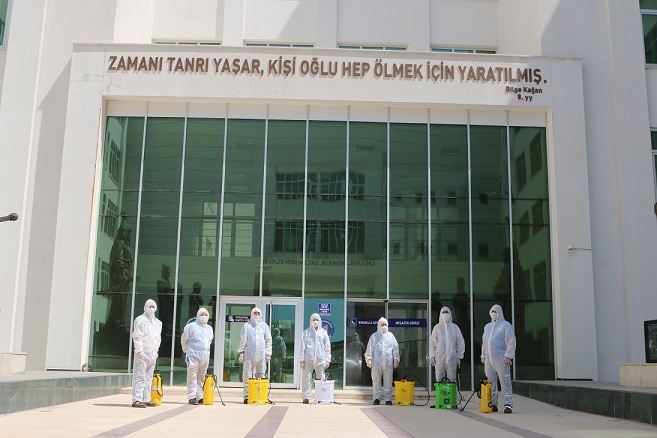 Büyükşehir Belediyesi KPSS sınavı öncesi okulları dezenfekte ediyor