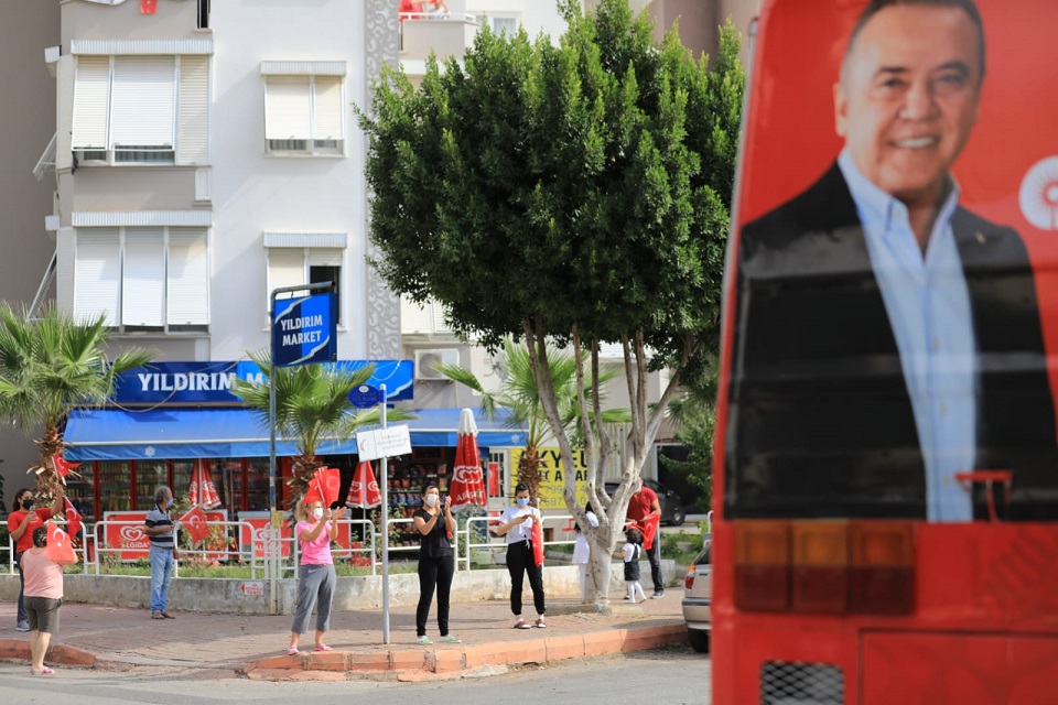 ‘Atam izindeyiz’