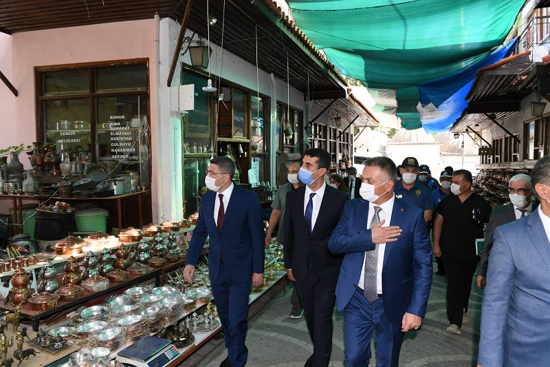 ELMALI’DA PANDEMİ TEDBİRLERİNDE REHAVETE YER YOK