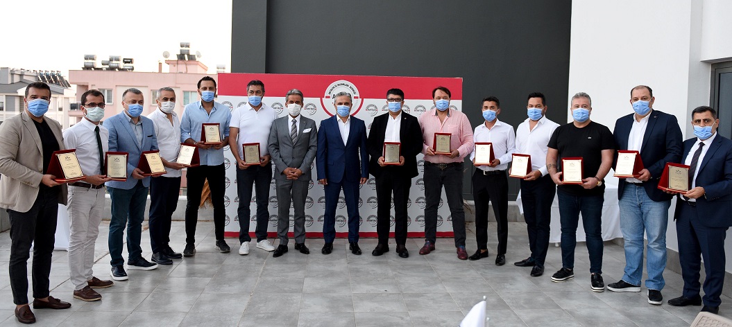 İş insanlarına teşekkür plaketi