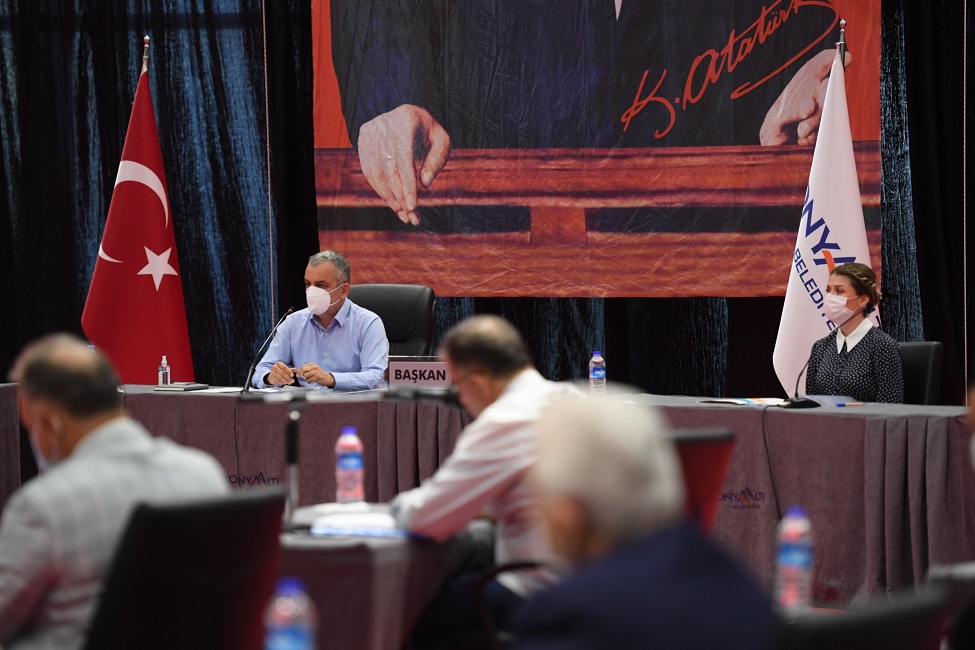 Konyaaltı Belediyesi’nden ihtiyaç sahibi öğrencilere tablet desteği