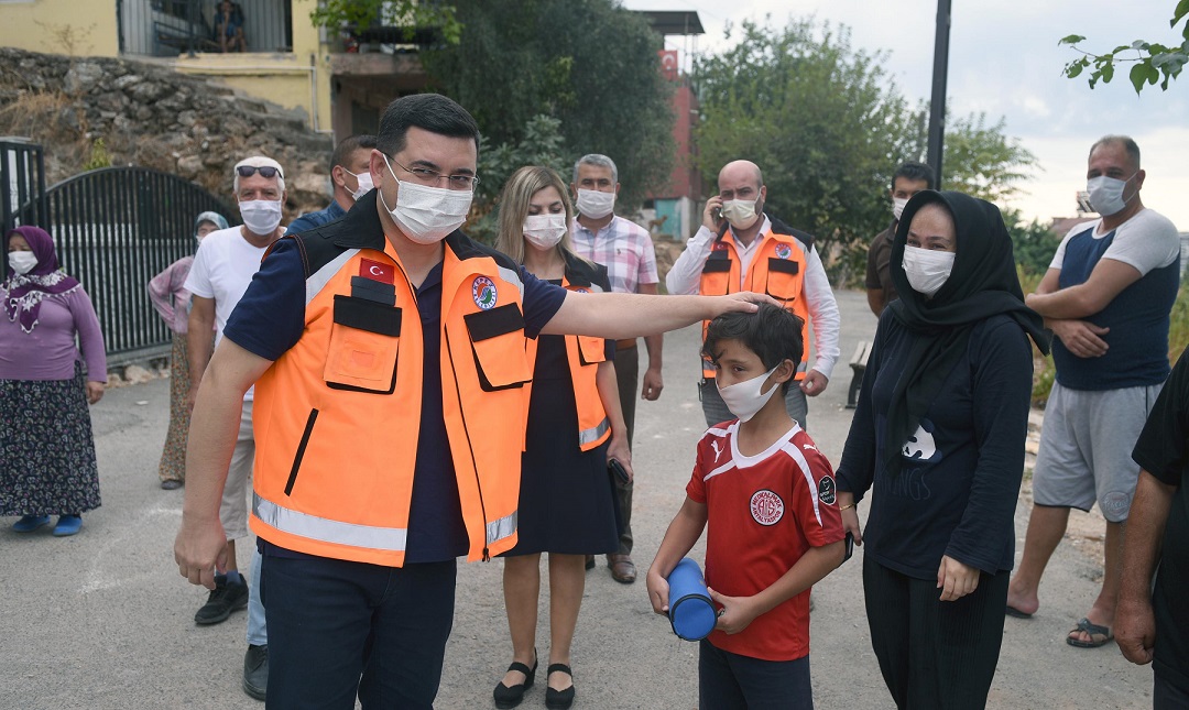Tütüncü çocukları sevindirdi