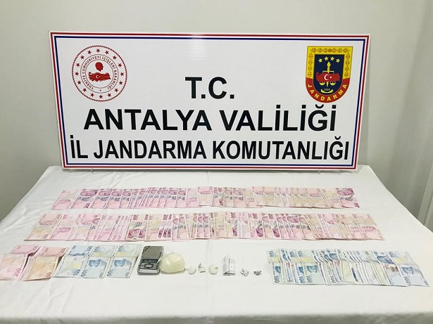 Antalya’da uyuşturucu operasyonu: 4 gözaltı