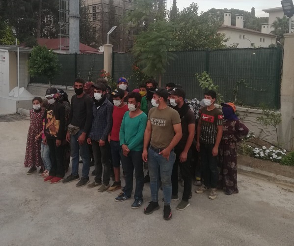 Aksu Jandarma Uygulaması’nda 15 kişilik minibüsten 27 Suriyeli çıktı