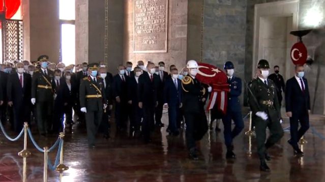 Cumhuriyet’in 97. kuruluş yıl dönümü nedeniyle devlet erkanı Anıtkabir’i ziyaret ediyor