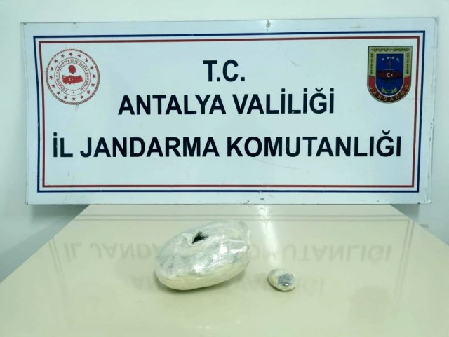 Antalya’da Yolcu otobüsündeki şüpheli şahısta 500 gram uyuşturucu ele geçirildi