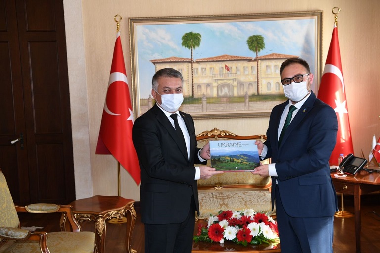 PANDEMİYE RAĞMEN UKRAYNALI TURİSTLERİN ADRESİ ANTALYA