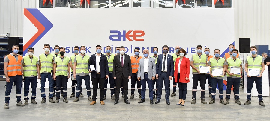 DENEYİMSİZ MÜHENDİSLERE EĞİTİMLERLE DENEYİM KAZANDIRIP İSTİHDAM ETTİLER