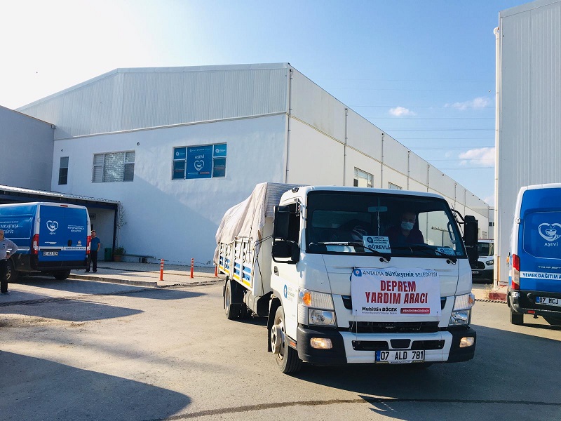 İzmir’e ikinci yardım aracı da yola çıktı