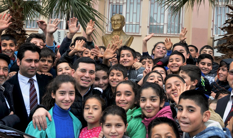 Kepez’den iki okula çok amaçlı salon