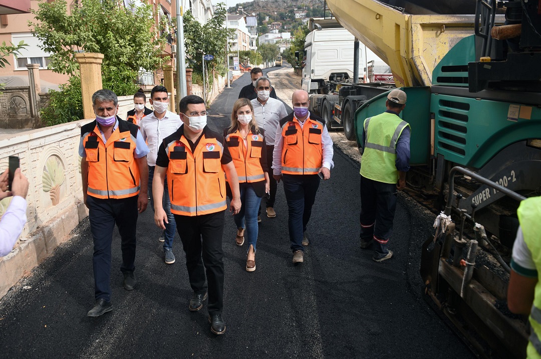 Kepez’in gecekondu yolları modernleşiyor