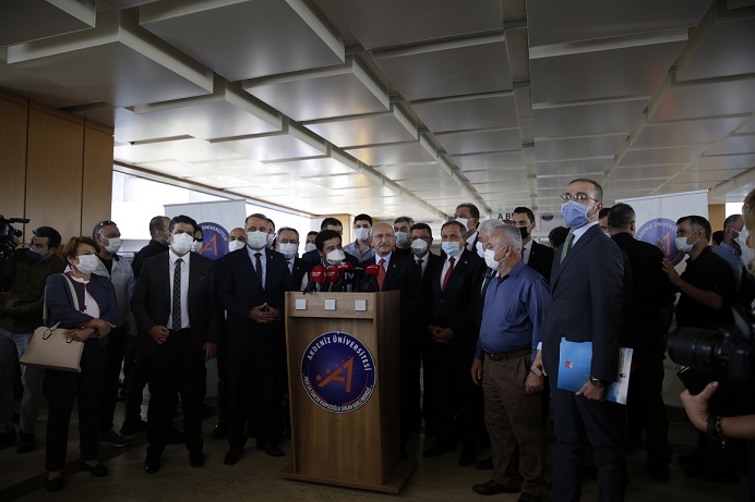CHP Genel Başkanı Kılıçdaroğlu Başkan Böcek’i hastanede ziyaret etti