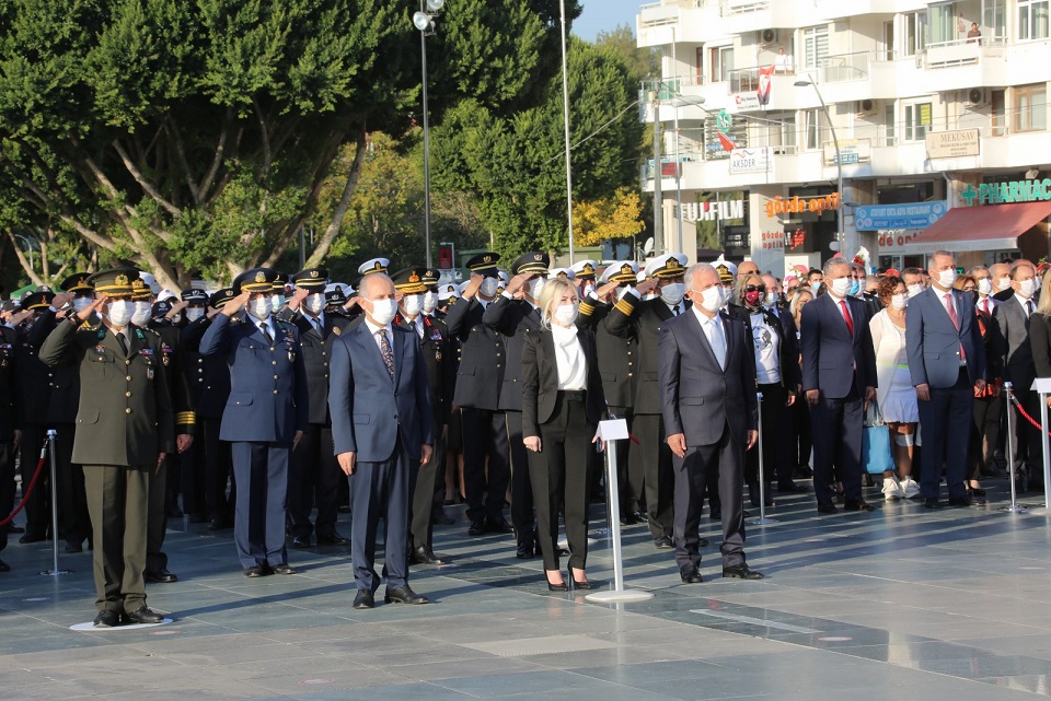 Akdeniz Üniversitesi Ulu Önder Atatürk’ü Andı