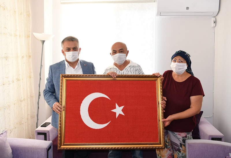 ŞEHİT AİLELERİ BAŞ TACIMIZDIR