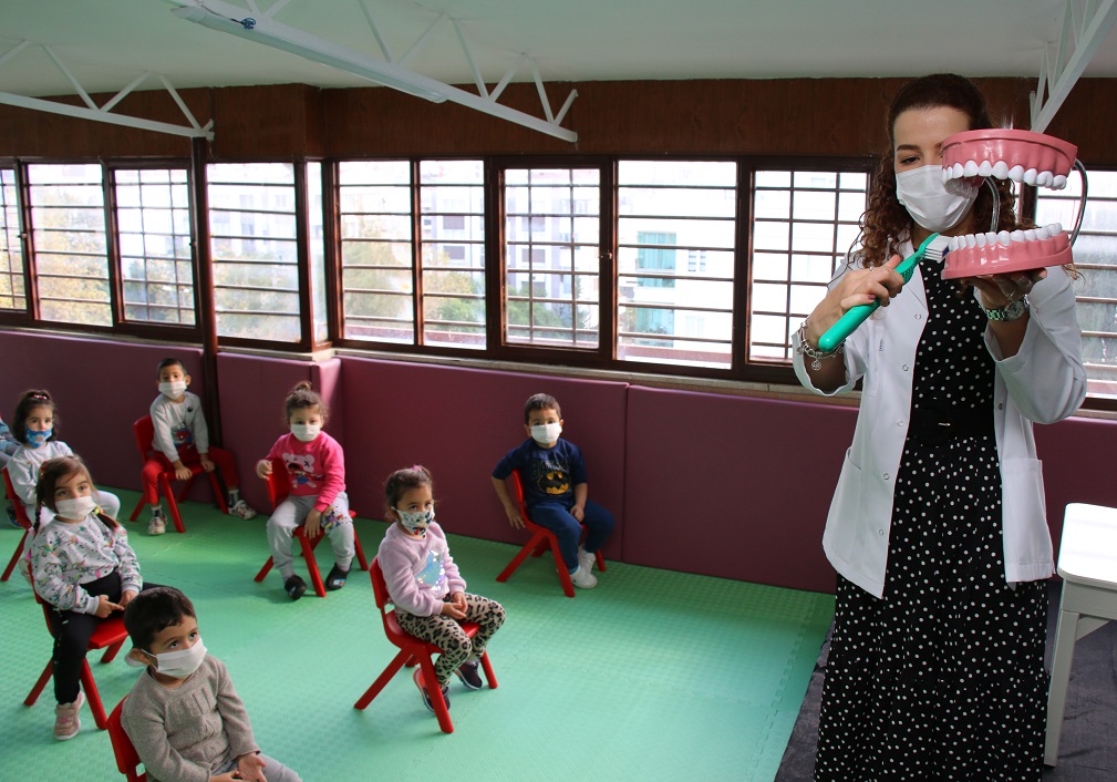 Büyükşehir’den miniklere diş sağlığı eğitimi