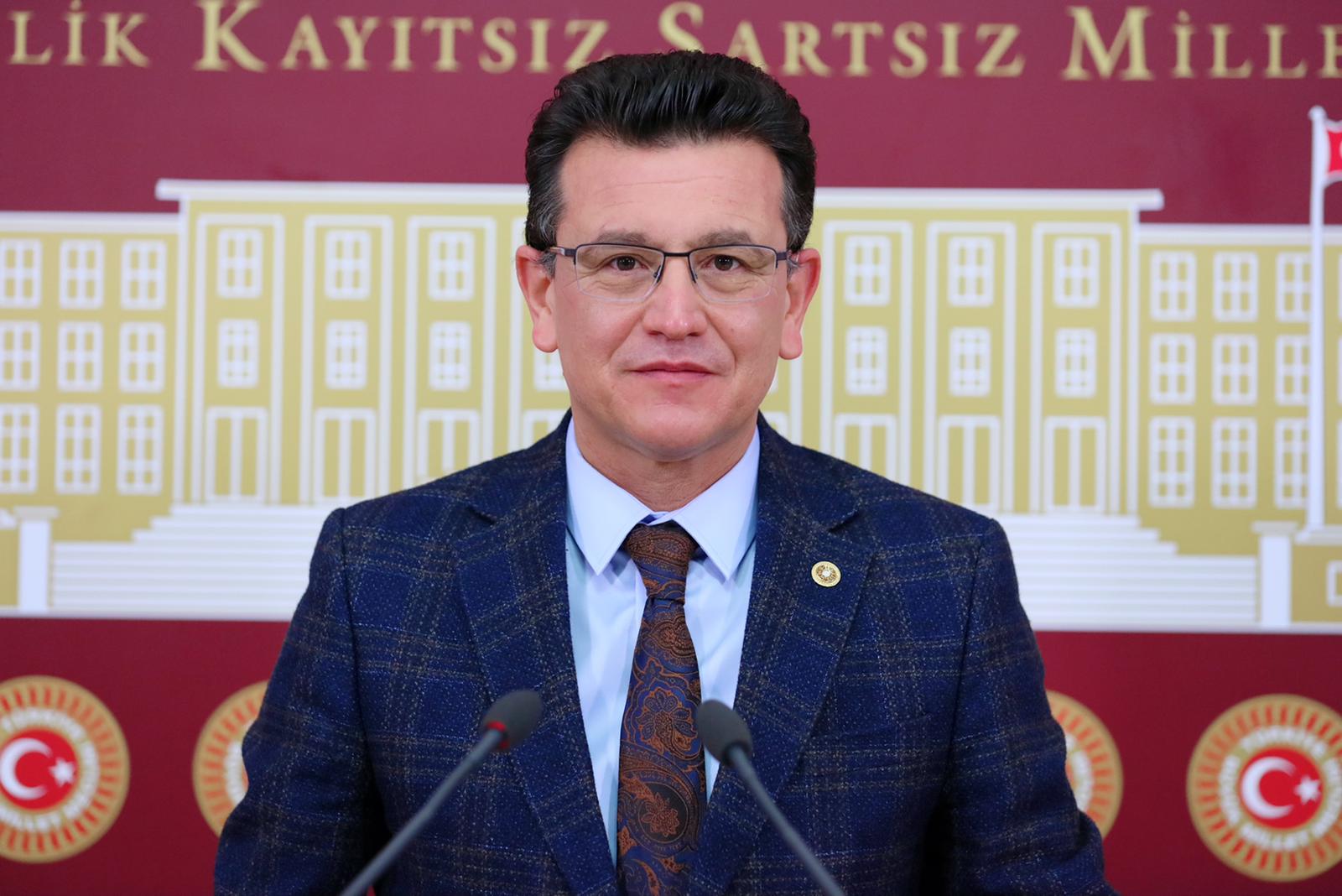 Milletvekili Atay Uslu’dan 2021 Yılı Maskeleri Attığımız Bir Yıl Olsun