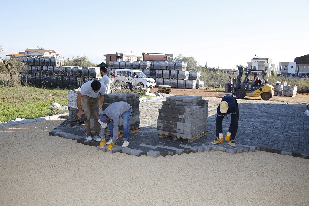Yalınlı Mahallesi’nde parke yol çalışması