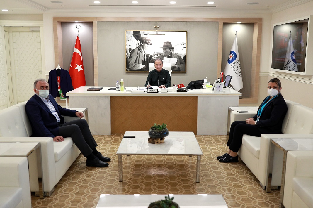 Antalya’nın Büyükşehir Belediye Başkanı Böcek görev başında