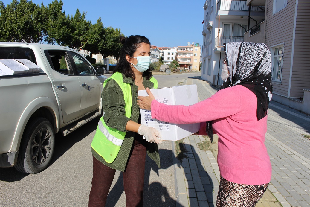Manavgat’ta ihtiyaç sahibi ailelere gıda yardımı yapıldı