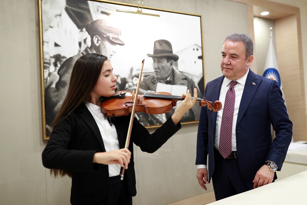 Kemanın yıldızı Elif Eroğlu Amerika’da üçüncülük kazandı