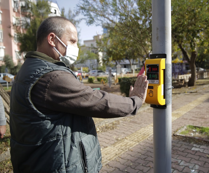 Trafik ışıkları, görme engelliler için konuşacak