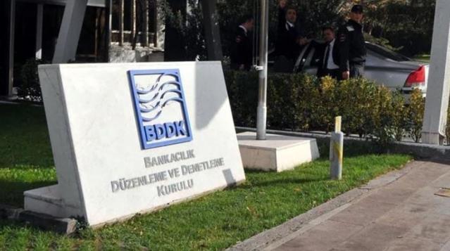 Salgın döneminde vatandaşa ve esnafa kolaylık sağlayan, kredi ve kart borçlarıyla ilgili uygulamanın süresi uzatıldı