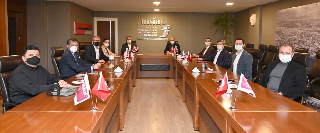 “Zincir Marketler Esnafı Boğuyor”