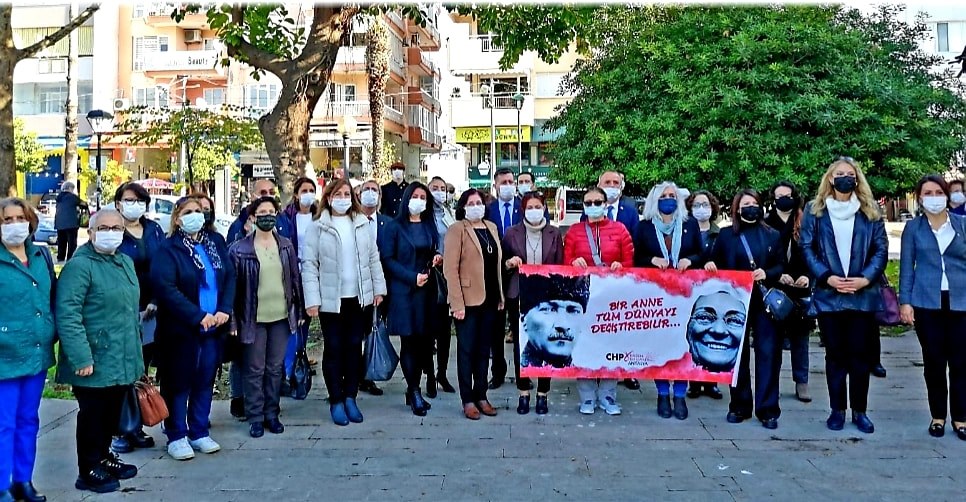CHP ANTALYA KADIN KOLLARI İL BAŞKANLIĞI, VEFATININ 98. YILDÖNÜMÜNDE ZÜBEYDE HANIMI TÖRENLE ANDI