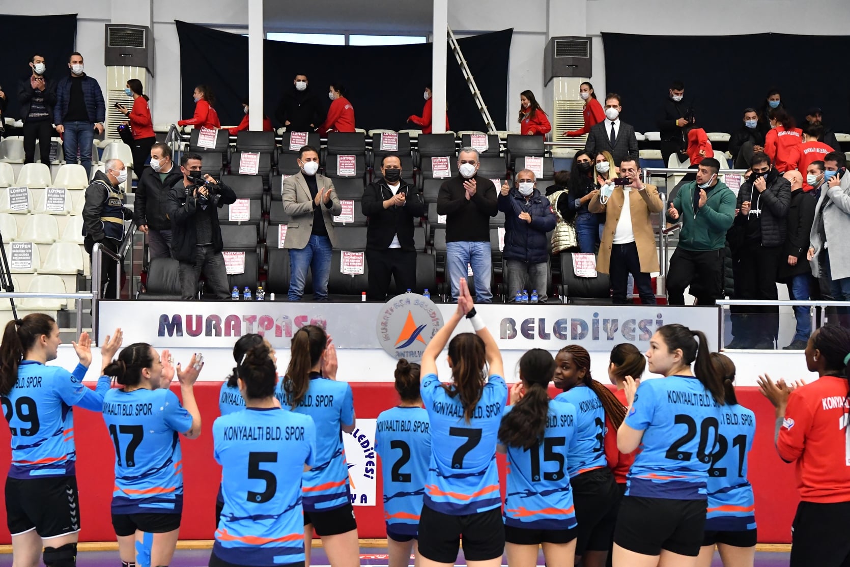 Antalya derbisinde kazanan Mavi Kelebekler Oldu