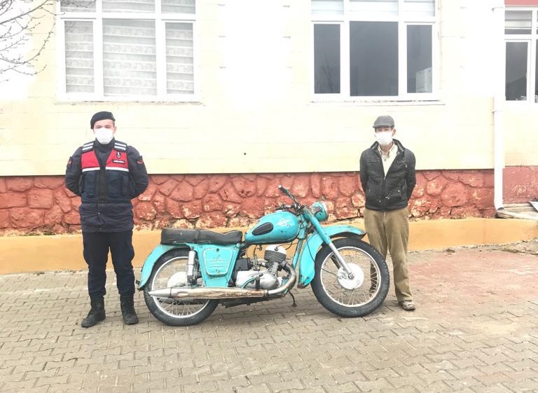 Jandarma Çalınan Motosikleti Teslim Etti