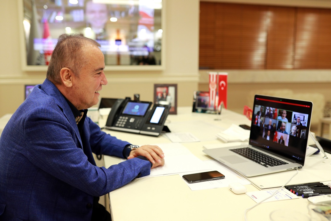 Başkan Böcek CHP’li Büyükşehir Belediye Başkanlarıyla çevrim içi toplantıya katıldı