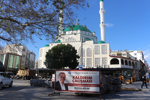 Serik’te cadde ve meydan düzenlemesi
