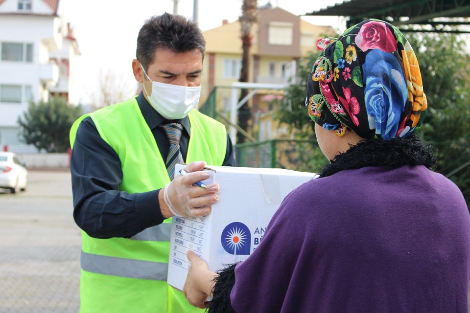 Büyükşehir’den ihtiyaç sahibi ailelere destek