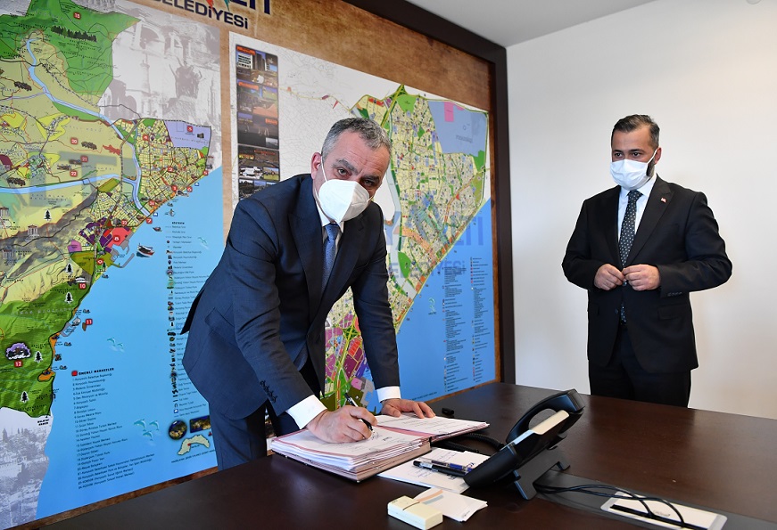 Konyaaltı’nda güvenlik personelini sevindiren imza