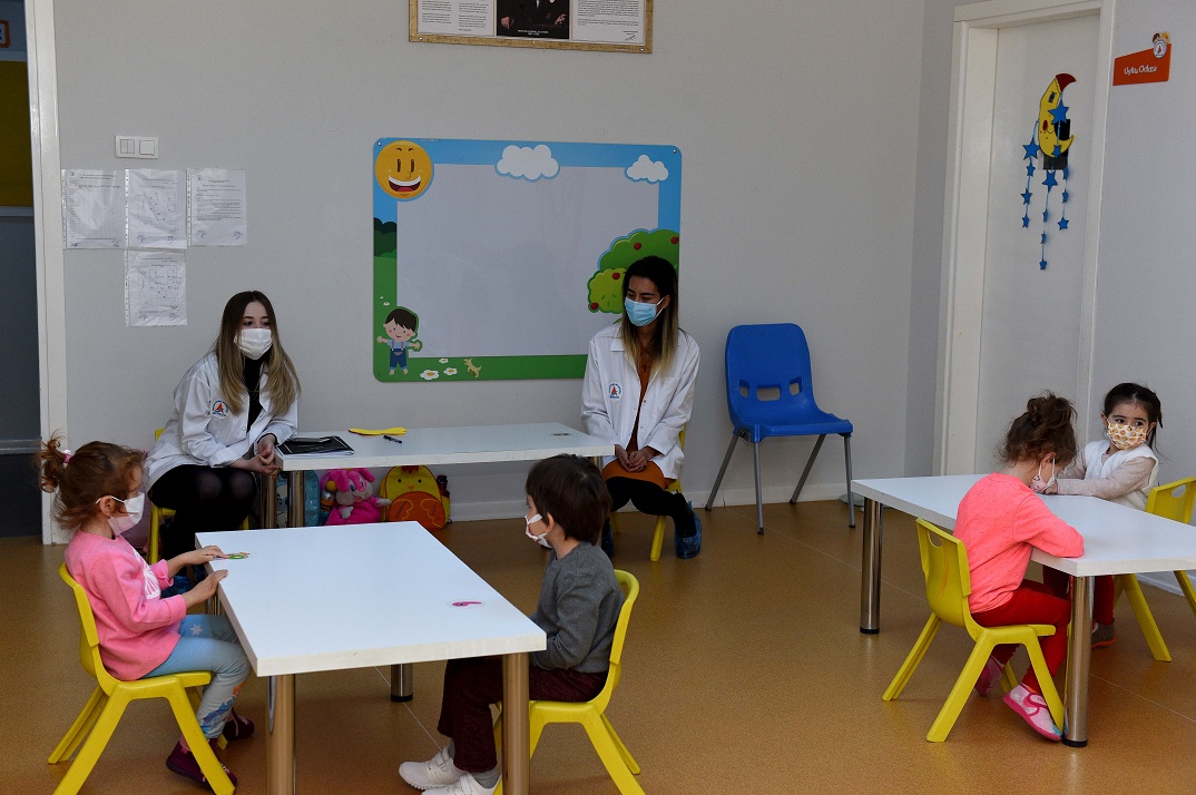 Muratpaşa’da kreş hizmeti ‘Büyük nimet oldu’