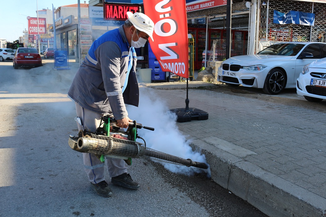 Serik’te sinek yuvası lastikler toplanıyor