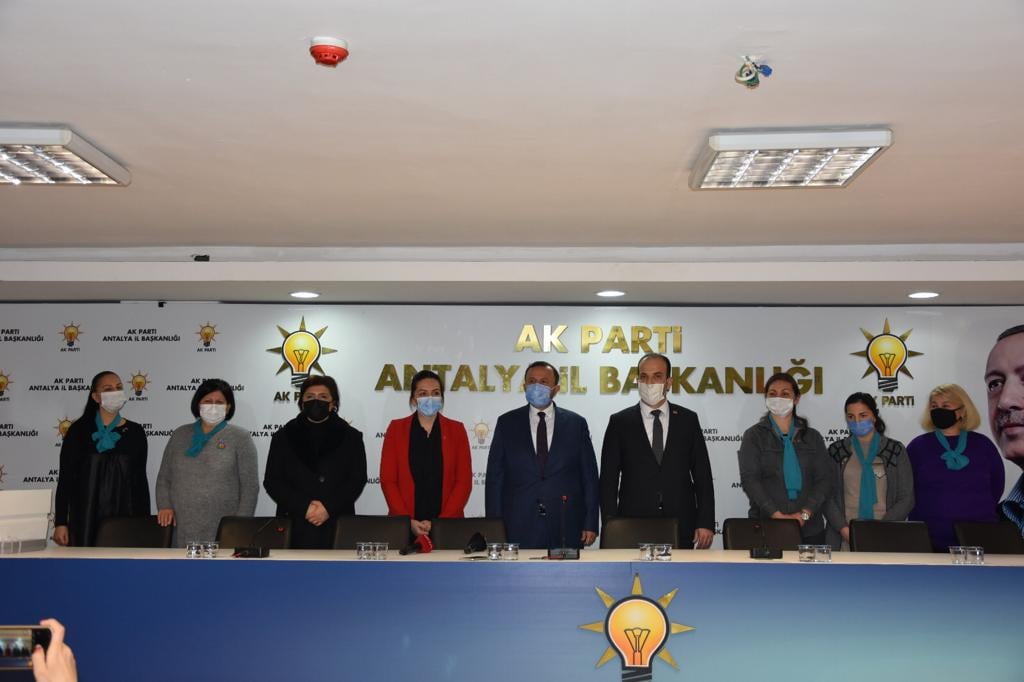 Farklı Uyruklu Kadınlar Türkiye Sevdalısı Olup, Ak Partiye Katıldılar