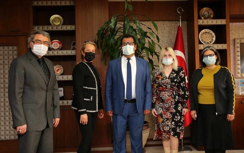 Rektör Özkan’a SivilAnT Projesine Katkılarından Dolayı Plaket