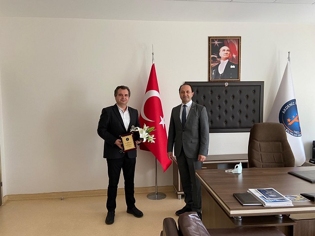 Akdeniz Üniversitesi Fen Bilimleri Enstitüsü’nde Devir Teslim Töreni